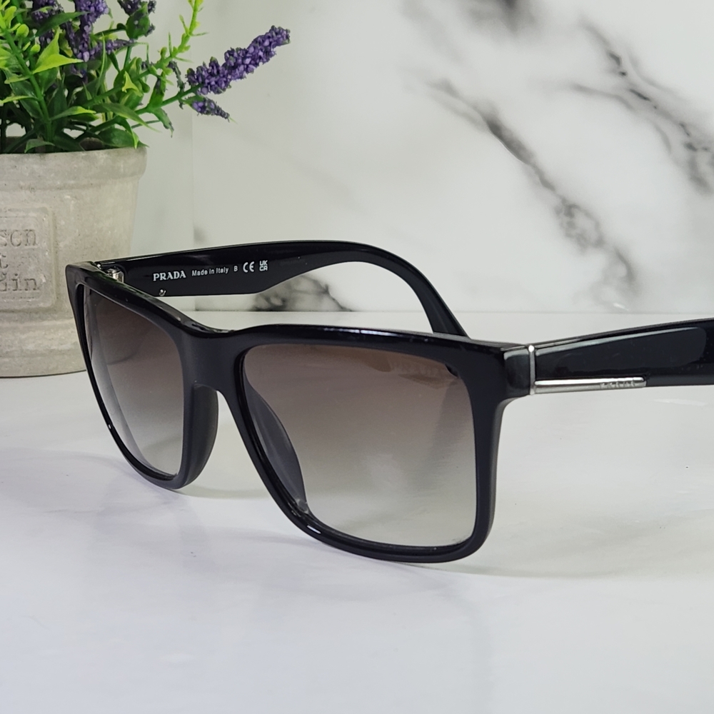 Prada Sunglasses Black with Gradient Lenses. SPR 19S